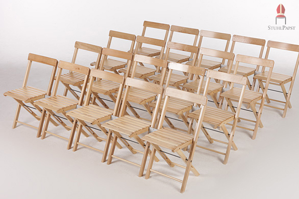 Gleichmässige ordentliche Stuhlreihen mit unserem Reihenverbinder