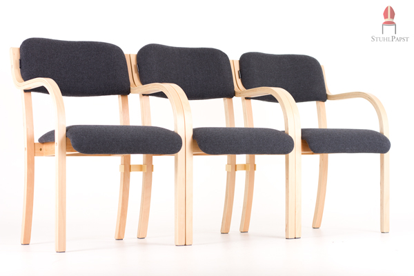 Der Reihenverbinder sorgt für stabilen Zusammenhalt ihrer Com.fort-Stühle