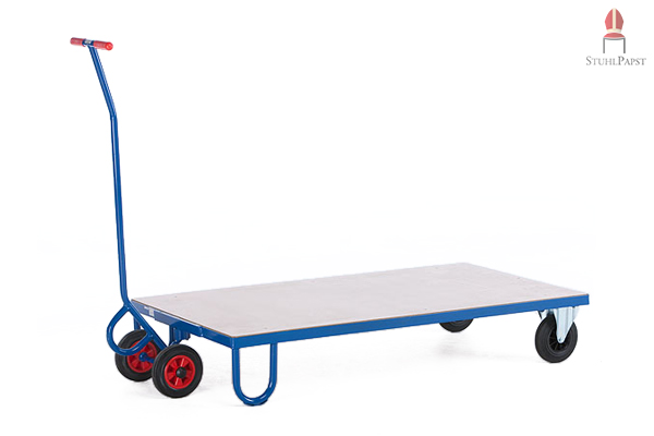 Der Deichselwagen besticht farblich durch die blaue Umrandung