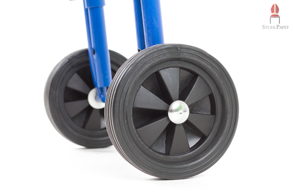 Ein Vorteil der Kunststoffreifen ist die gute Bodenhaftung bei verringerter Abnutzung und Verschleiß