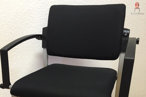 Dezent am Stuhlrahmen angebracht wie beim Modell Pre.stige zeigt die vielseitige Einsatzmöglichkeit