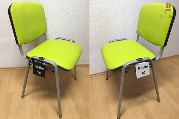 Beim Stuhlmodell Kul.t wird der Magnet mit dem Reihennummerierungsschild gut kombiniert