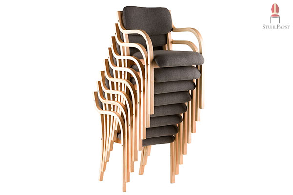 Die Com.fort AL-Stühle lassen sich sehr platzsparend aufbewahren