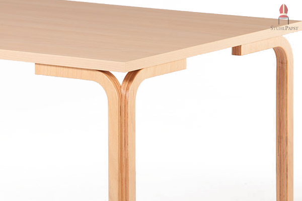 Die Tischstützen sind leicht und doch stabil