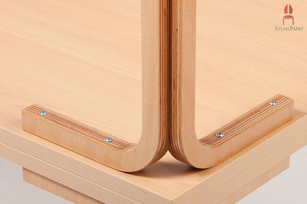 Alle Tischbeine sind sorgfältig montiert
