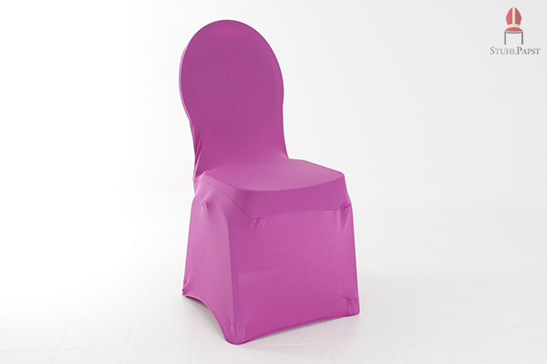 Für einen femininen Touch sorgen die pinken Hussen