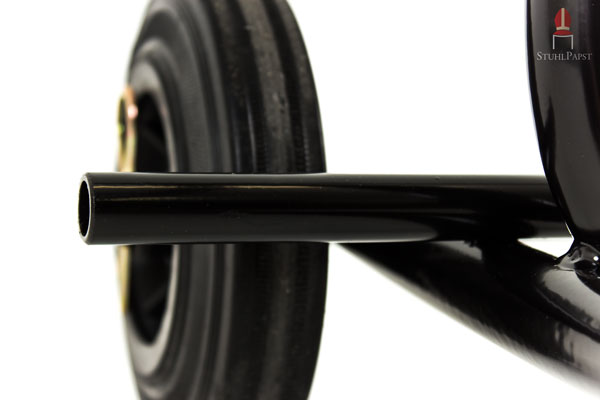 Leicht laufende und schwere Lasten tragende Räder werden verwendet