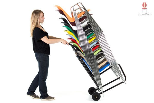Mit der Stapeltransportkarre wird Ihnen der Umgang mit dem Stuhl stark vereinfacht