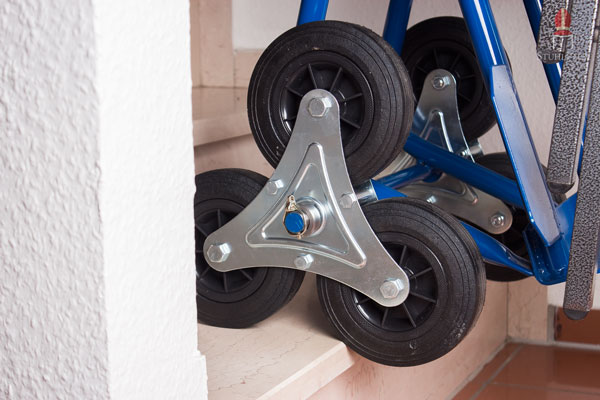 Die Treppenstufe ist überwunden