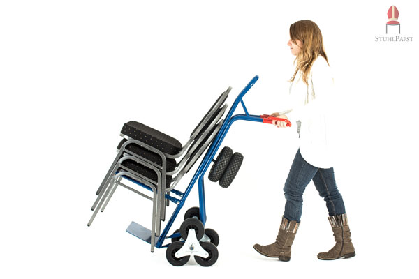 Hier die praktische Treppenstuhlkarre im vollen Einsatz