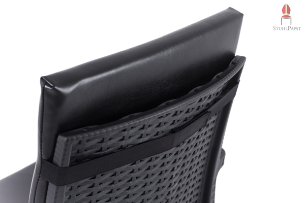 Auch die Kopflehnen sind mit Klettbändern gesichert