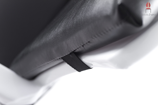 Die Klettbänder sichern das Polster gegen Verrutschen