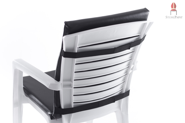 Mit Klettbändern lässt sich das Polster zuverlässig befestigen