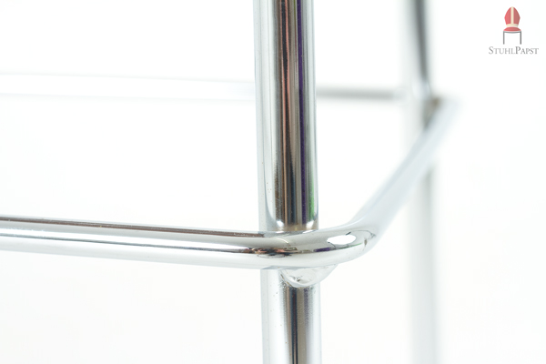 Hochglanzverchromtes Stahlrohrgestell