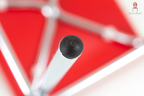 Bodenschoner an den Füßen vermeiden Kratzer