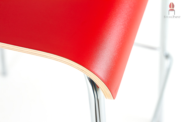 Geschwungene Sitzschale für ein angenehmes Sitzgefühl