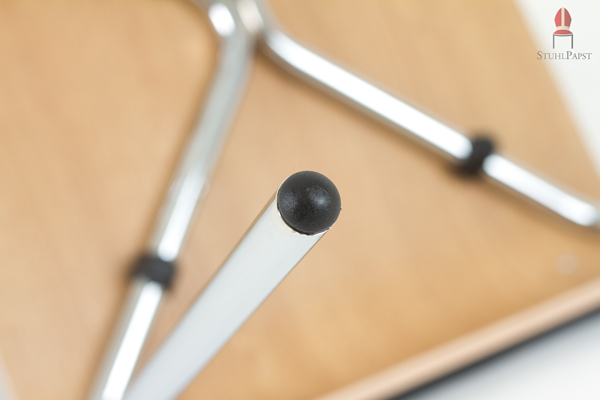 Bodenschoner an den Füßen des Stuhls um Kratzer zu vermeiden