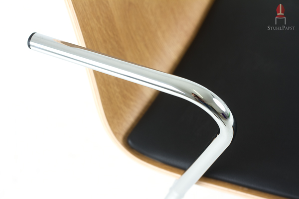 Die hochglanzverchromte Armlehne unseres Aca.demy SI AL