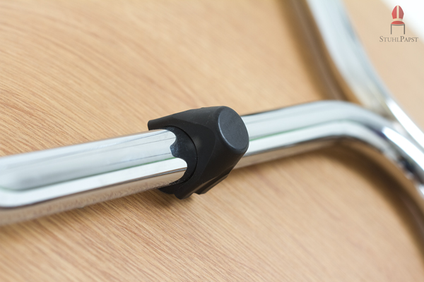 Stapelstützer an den Unterseiten der Sitzfläche