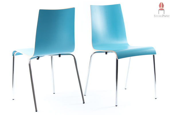 Holzschalenstuhlmodell in blauer Farbe gehalten - hochwertig verarbeitetes Schichtholz