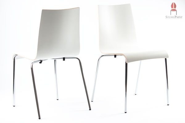 Holzschalenstuhlmodell in weißem Design gehalten - hochwertig verarbeitetes Schichtholz