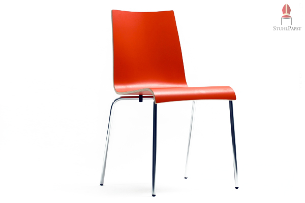 Smarte, schlichte einteilig durchgeformte Sitzschale mit einheitlicher Vorder- und Rückseite