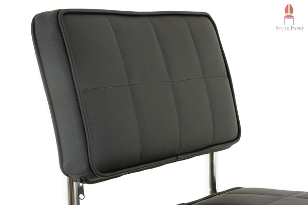 Die gepolsterte Rückenlehne sorgt für höchsten Komfort beim Anlehnen