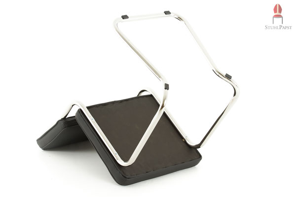 Die Unterseite des Gestells ist mit Kunststoffgleitern ausgestattet, um Kratzspuren vorzubeugen