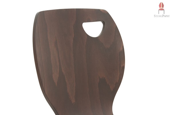 Die Naturholzoptik prägt das gesamte Design des Stuhlmodells