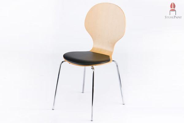 Abgerundetes Design des Holzschalenstuhles Amb.iente SI mit bequemer Sitzpolsterung