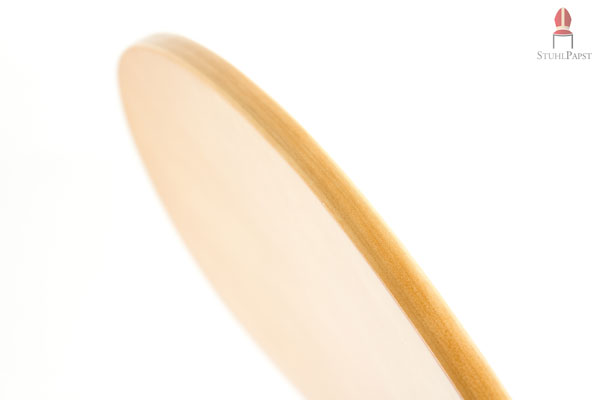 Stapelbare Holzschalenstühle im abgerundetem Design