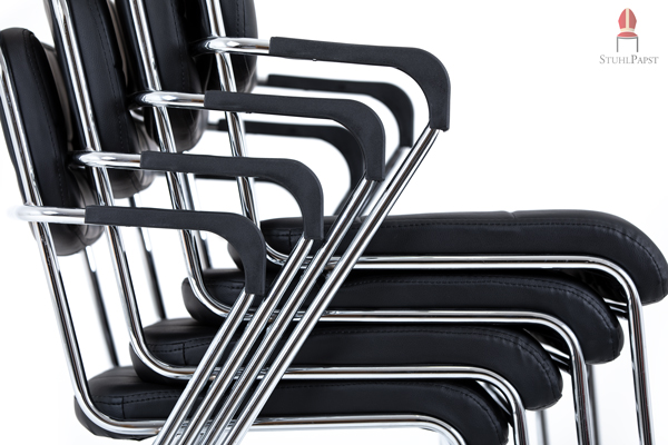 Der Athlet AL Kufenstuhl lässt sich einfach und hoch stapeln derartige Stühle werden auch Hochstapler genannt sofern hoch stapelbare Armlehnstühle mit Armlehnen hier Stühle von Möbelpapst GmbH mit Sit