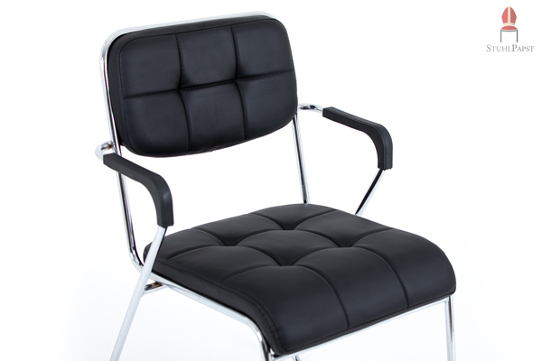 Der Ath.let AL Stühle Stapelstühle Objektstühle Besucherstühle Kirchenstühle Mehrzweckstühle mit bequemen Armlehnen hoch stapelbar mit verchromten Stuhlgestell und dick gepolstert mit Sitzpolster und