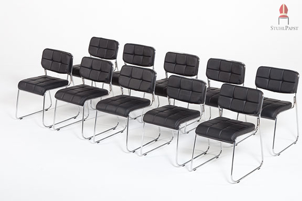 Der Kufenstuhl ist auch für eine reihenweise Bestuhlung tauglich