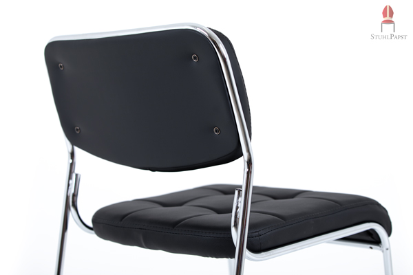 Hier in der Rückansicht sieht man die optisch ansprechenden verchromten Ränder der Rückenlehne