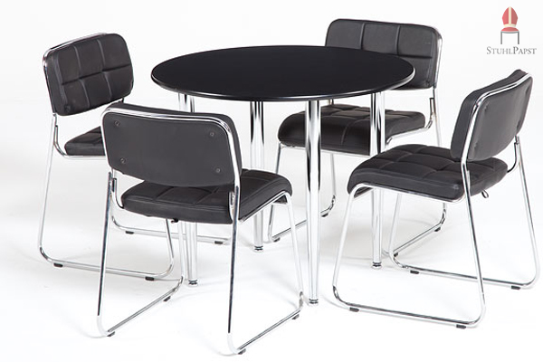 In Kombination mit einem runden Tisch entsteht eine komfortable Gesprächsrunde