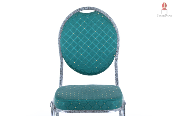 Griffloch am oberen Ende der Rückenlehne bieten eine optimale Tragehilfe