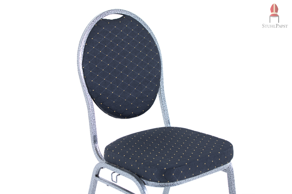 Oberes Ende der Rückenlehne mit praktischem Tragegriff integriert