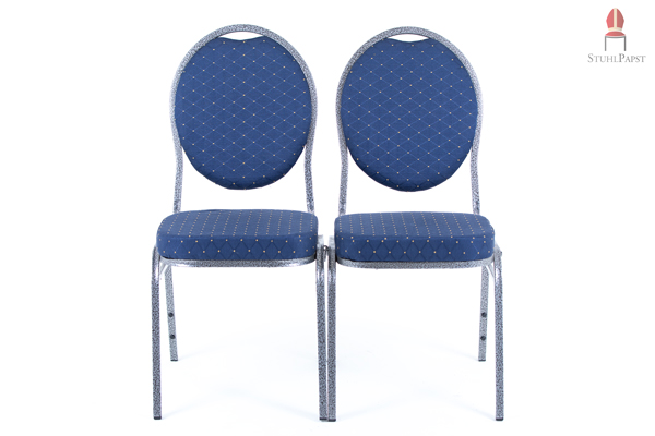 Reihenbestuhlung für Saalveranstaltungen mit den integrierten Bügelreihenverbindern leicht gemacht