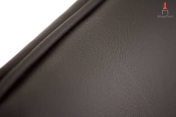 Feine Nähte sprechen von hoher Qualität - Die wertvolle Verarbeitung zeugt von Langlebigkeit und Nachhaltigkeit