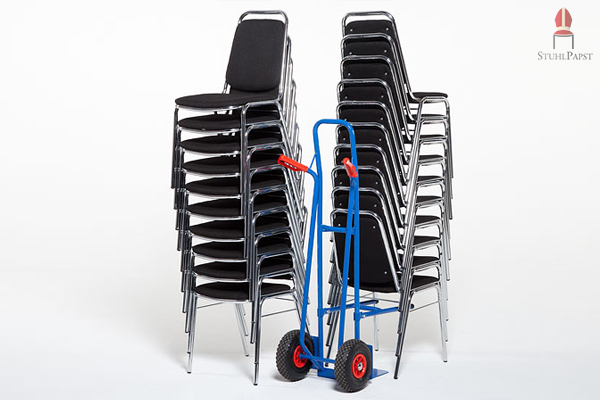 Die Stuhltransportkarre hilft Ihnen den Transport ihrer Stuhlstapel zu erleichtern