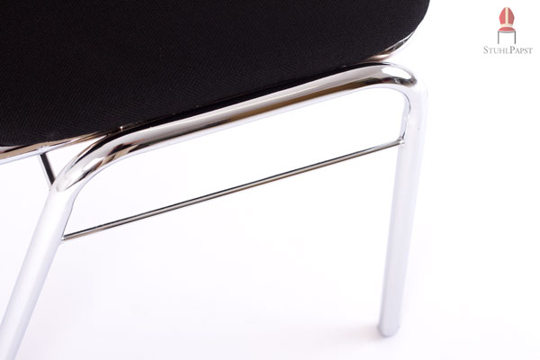 Querstreben an den Stuhlbeinen sorgen für noch mehr Stabilität