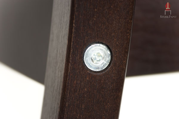 Stabilität durch die Verbindungen des Stuhlrahmens mit der Sitzfläche