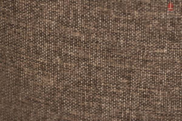 Designsesselmodell mit hochwertig verarbeitetem Stoffbezug - Detailansicht der Rückseite in dunklem braun
