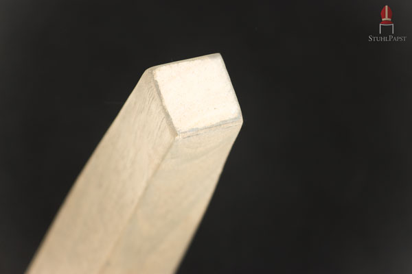 Schoner an den Füßen des Sessels verhindern Kratzspuren