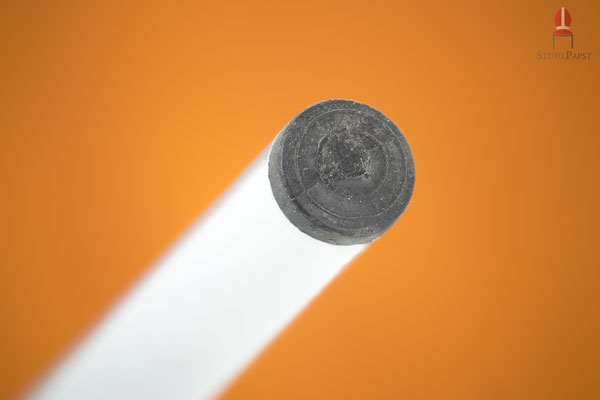 Gummierte Stuhlfüsse aus Kunststoff schützen ihren Boden vor dem Kontakt mit dem Stahlrohrgestell