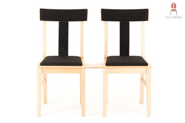 Polsterstuhl mit innovativem Verbindungssystem aus Holz