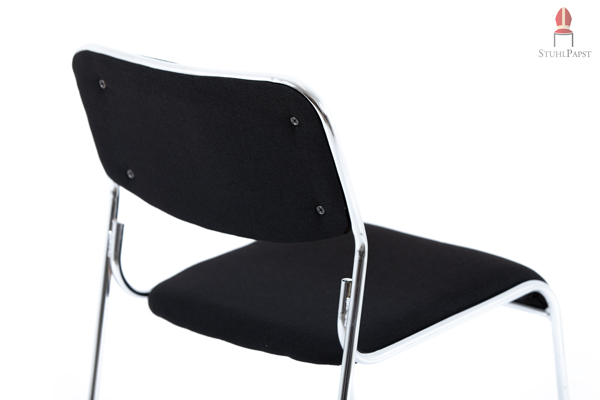 Strapazierfähiger Stoff und verchromter Rahmen sorgen für ein aufregendes Design