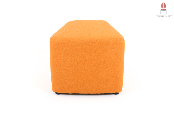 Der Sitzhocker ist schlicht gestaltet Bunte Sitzhocker Sitzwürfel Kinder Sitzmöbel Stühle Stapelstühle Kinderzimmermöbel Kinderzimmer Möbel Einrichtung Möblierung
