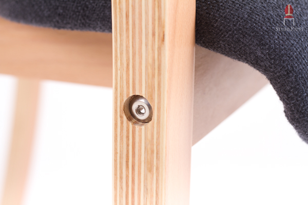 Hochqualitatives Schichtholz im formschönen, fest verschraubten Gestell für mehr Stabilität